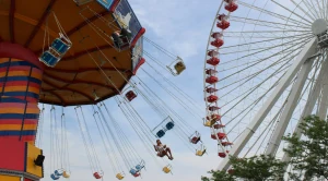 carousel and centennial wheel in chicago (Generated with AI)